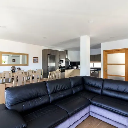 Konukevi Monte Da Guia 3*
